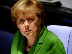 Меркель не предлагала Греции референдум по еврозоне
